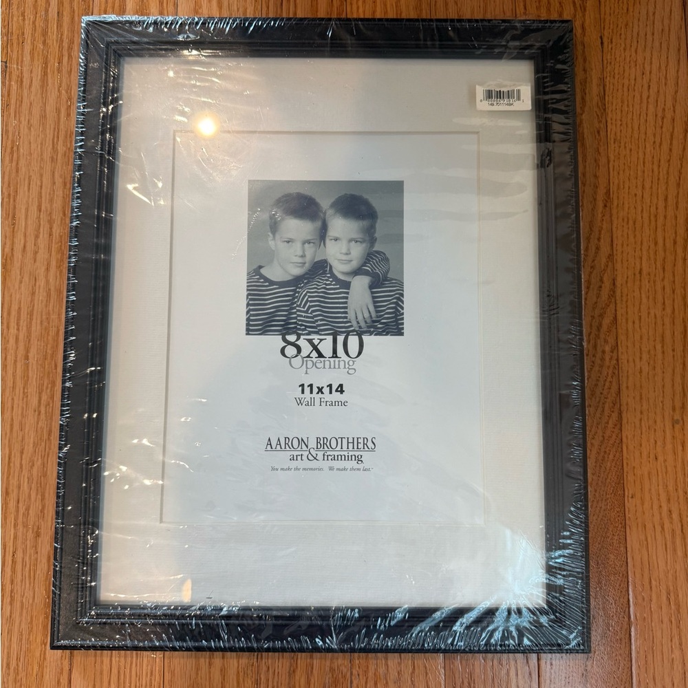 New in wrapper Photo Frame 8x10 Aaron Bros Classic Black